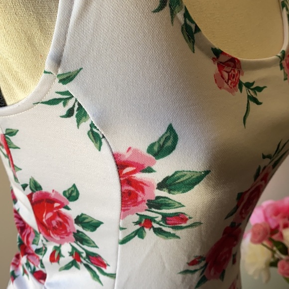 ❤️💕NWOT H&M rose printed Dress❤️💕 - Picture 4 of 5